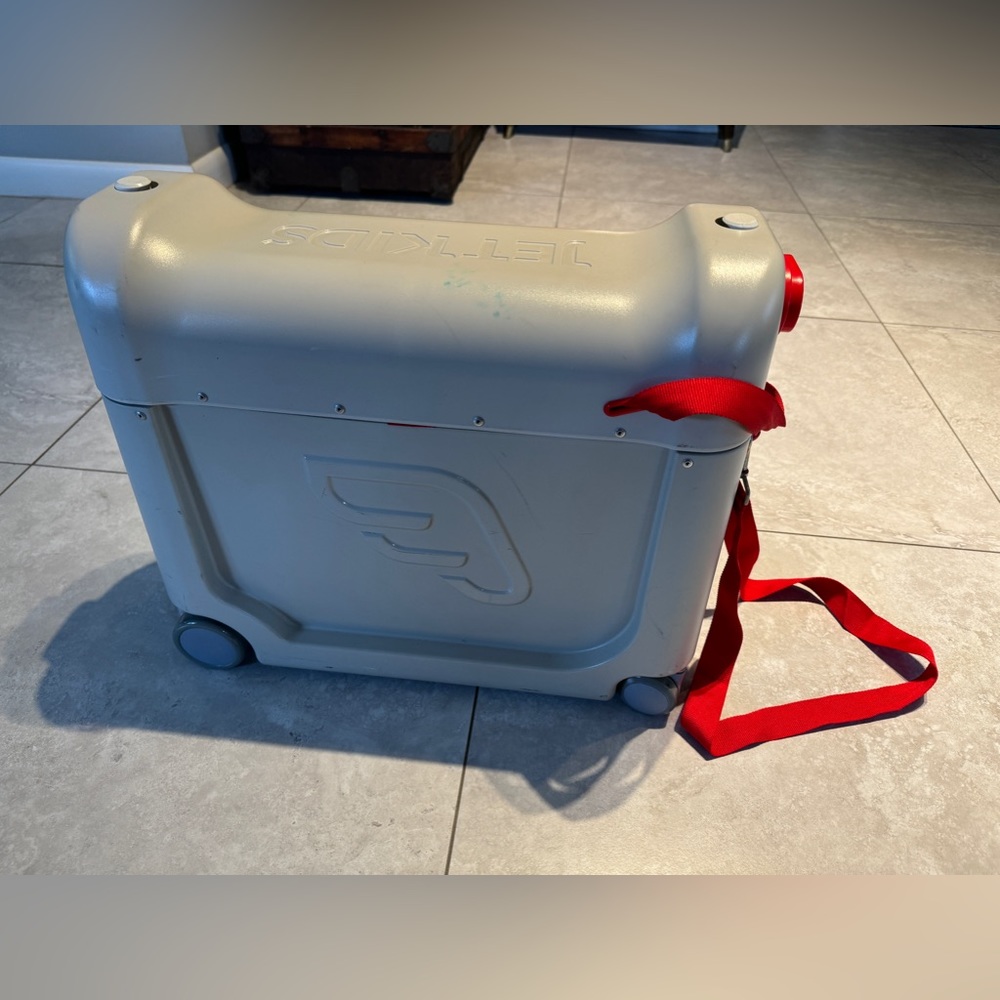 JETKIDS - STOKKE BED BOX Kid's Ride-On Suitcase & I